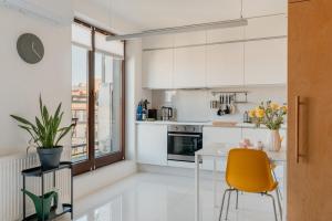 Modern City Centre Studio with Air Conditioning near Wrocław Main Station