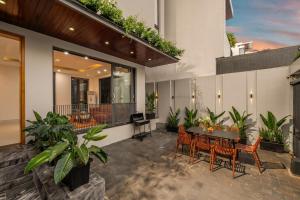 6-Bedroom Villa in My Khe Beach, 300m from the Beach