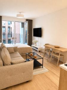 Modern Apartment near Old Town & Krakow Main Station
