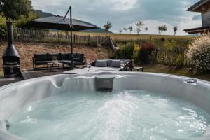 Chalet Charivari Inzell mit Whirlpool, Sauna & Garten