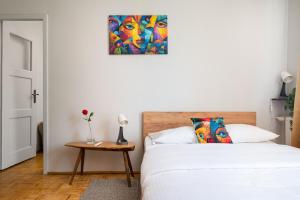 Muranów Art Apartment by BookingHost