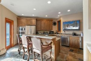 Family-Friendly Ski Escape with Hot Tub