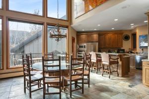 Family-Friendly Ski Escape with Hot Tub