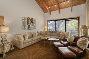 Family-Friendly Ski Escape with Hot Tub