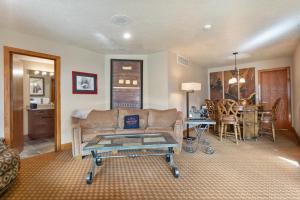 Family-Friendly Ski Escape with Hot Tub