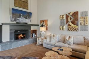 Family-Friendly Ski Escape with Hot Tub