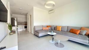 Sea the Sky Apartment with Pool by Horizon Homes