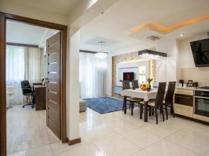 Golden Apartments Warsaw - Best Location in City Center - Grzybowska 5