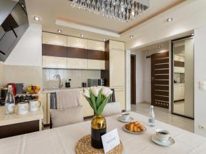 Golden Apartments Warsaw - Best Location in City Center - Grzybowska 5