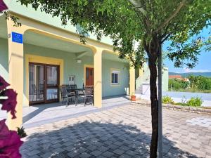 Holiday Home Laura by Interhome