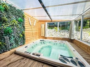 Apartment Mobilheim mit privatem Premium-Jacuzzi by Interhome