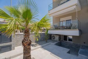 OASIS luxury apartments and rooms nikiti