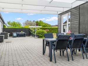 Holiday Home Elene - from the sea by Interhome