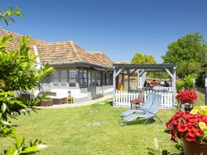 Holiday Home Sunny by Interhome