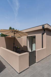 Cozy Apartments with Pool Near Airport by HostWise