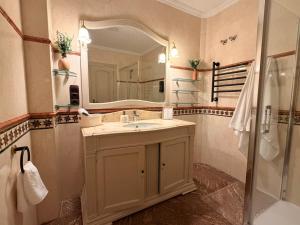 Charming Ensuite Room Near Alicante City Center