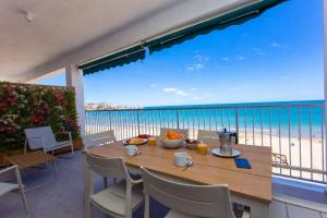 Cullera Beachfront Terrace Apartment