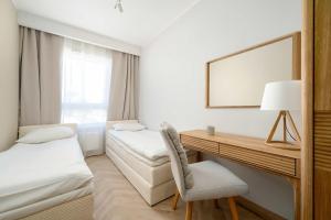 Klimatyzowany Apartament z Parkingiem we Wrocławiu by Renters Prestige