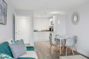 Stylish Contemporary 1BR Apartment in Birmingham