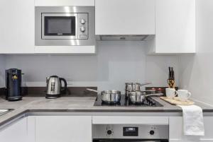 Stylish Contemporary 1BR Apartment in Birmingham