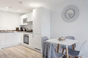 Stylish Contemporary 1BR Apartment in Birmingham