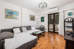 House Rose With Private Pool And Garden - Happy Rentals