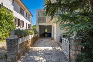 House Rose With Private Pool And Garden - Happy Rentals