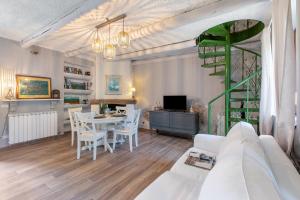 Dimora Della Rocca Private Garden - Happy Rentals