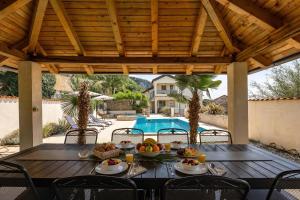 Villa Anna With Private Pool And Garden - Happy Rentals
