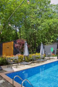 Blisku do Gradot - Riverfront Luxury Cabins