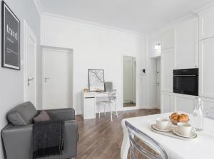 Golden Apartments Warsaw - Elegant Stay, Podwale Street