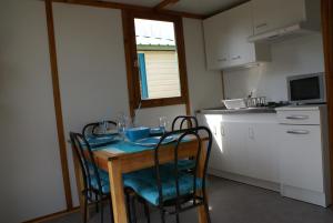 Campings Camping Le Dolium : Chalet 2 Chambres