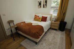 Deaf Property - Woolwich Elizabeth Line Studios