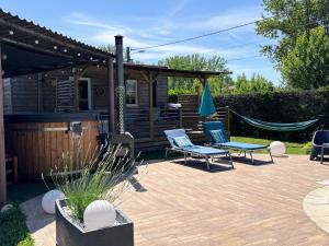 Chalet avec bain nordique et piscine Chambre dhôtes La Siesta