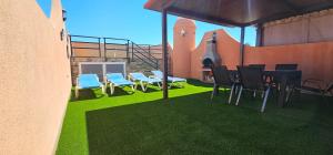 Apartamentos Paraíso Vera Playa, Ed Palmerston, Atico B a pie de Playa, piscina privada en solárium, WI-FI