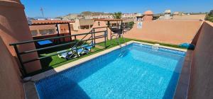 Apartamentos Paraíso Vera Playa, Ed Palmerston, Atico B a pie de Playa, piscina privada en solárium, WI-FI