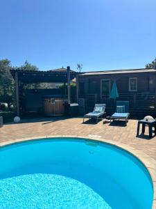 Chalet avec bain nordique et piscine Chambre dhôtes La Siesta
