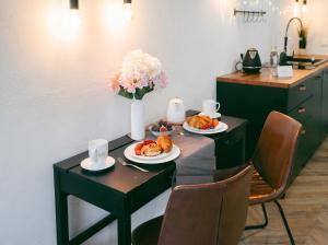 Golden Apartments in Warsaw - Stylish and Cozy Studio - Ząbkowska A