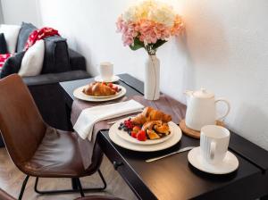 Golden Apartments in Warsaw - Stylish and Cozy Studio - Ząbkowska A
