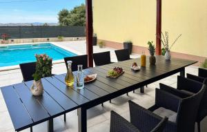 Beautiful Home In Klis