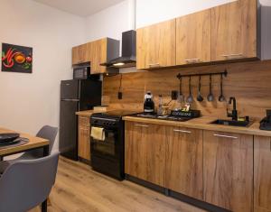Julia Apartments Decebal - new, central, train station, park, self check-in