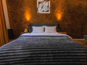 Julia Apartments Decebal - new, central, train station, park, self check-in