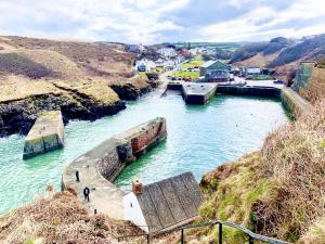 Cwm Gain