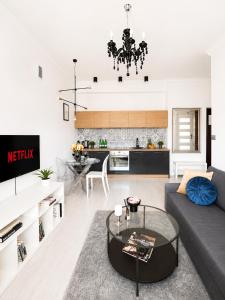 Lumina I Apartment near Train Station Warszawa Centralna I AC