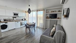 Appartement climatisé avec balcon,wifi, proche remparts