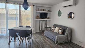 Appartement climatisé avec balcon,wifi, proche remparts
