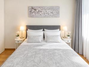 City Center Bright Home