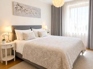 City Center Bright Home