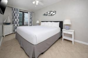 Island Winds East 610 condo