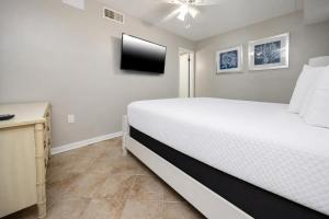 Island Winds East 610 condo